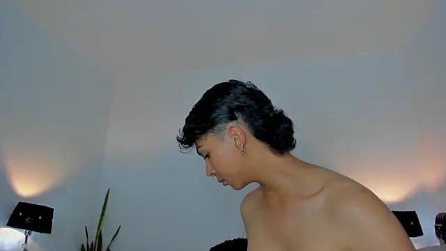 xhenisa  online show from 27, 2, 2026