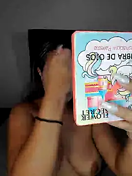 Snapshot of LarissaGaby01 chatting on 12, 12, 2024 LarissaGaby01 online show from 12, 12, 2024