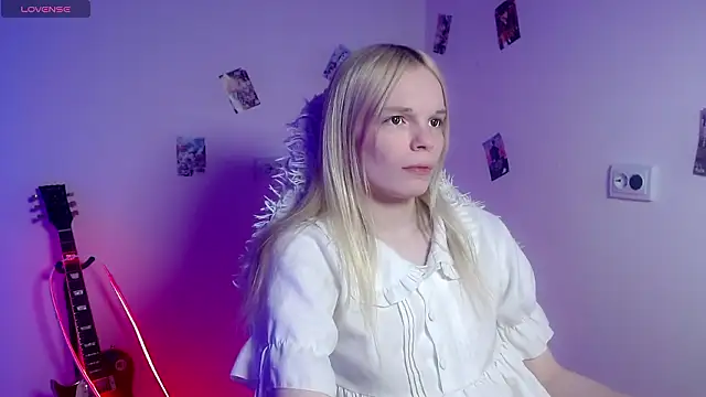 Snapshot of Emily_Nyaffee chatting on 27, 3, 2026 Emily Nyaffee online show from 27, 3, 2026