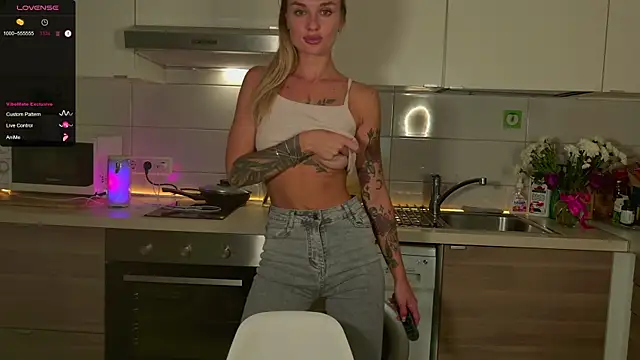 MissLovex online show from 8, 9, 2025