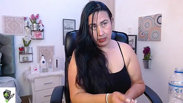 Snapshot of amalia_brunette chatting on 30, 12, 2024 amalia brunette online show from 30, 12, 2024