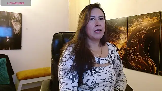 Snapshot of amalia_brunette chatting on 19, 12, 2025 amalia brunette online show from 19, 12, 2025