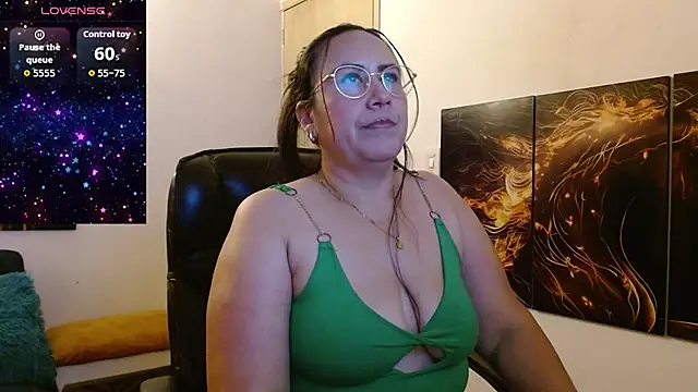 Snapshot of amalia_brunette chatting on 22, 12, 2025 amalia brunette online show from 22, 12, 2025