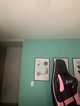 DianaHopson online show from 5, 1, 2025