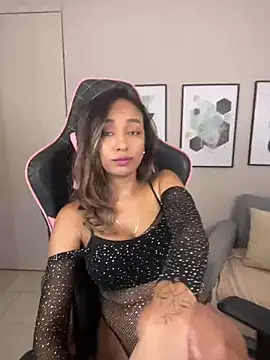 DianaHopson online show from 28, 2, 2025