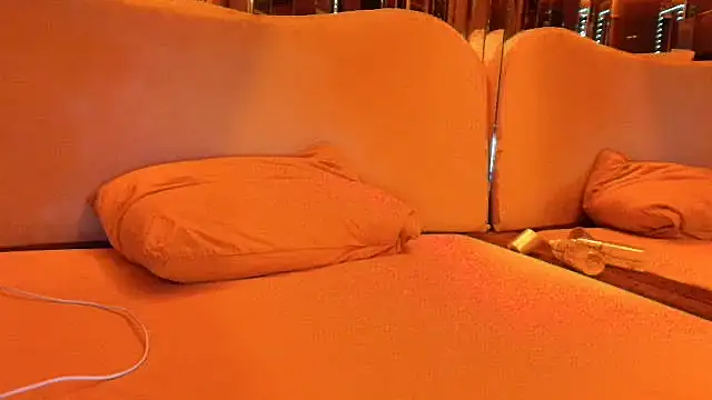 Snapshot of ROXYNL chatting on 3, 10, 2025 ROXYNL online show from 3, 10, 2025