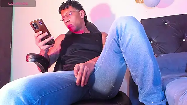 Snapshot of FuckHardlove chatting on 20, 12, 2024 FuckHardlove online show from 20, 12, 2024