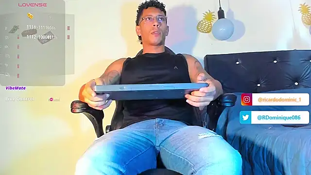 Snapshot of FuckHardlove chatting on 20, 12, 2024 FuckHardlove online show from 20, 12, 2024