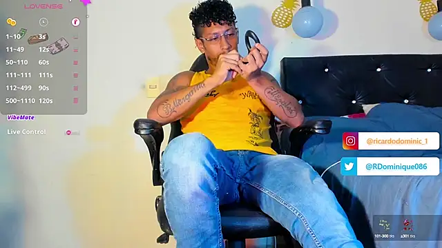 Snapshot of FuckHardlove chatting on 1, 2, 2025 FuckHardlove online show from 1, 2, 2025