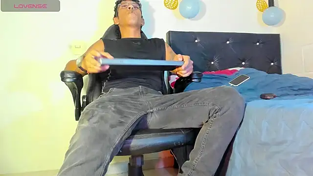 Snapshot of FuckHardlove chatting on 14, 2, 2025 FuckHardlove online show from 14, 2, 2025