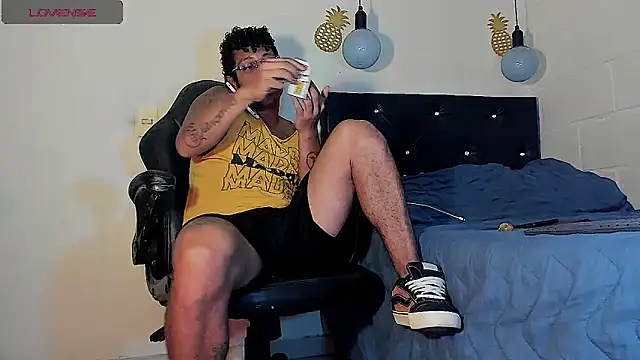 Snapshot of FuckHardlove chatting on 10, 3, 2025 FuckHardlove online show from 10, 3, 2025