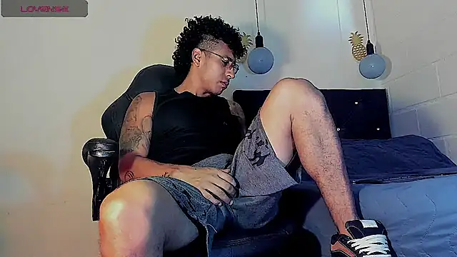 Snapshot of FuckHardlove chatting on 13, 3, 2025 FuckHardlove online show from 13, 3, 2025