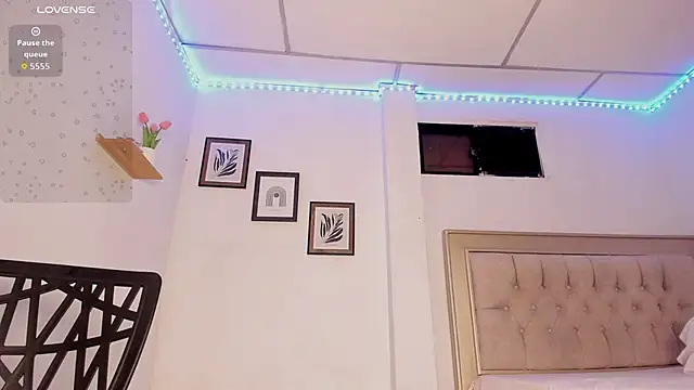 Letizia West  online show from 9, 9, 2025