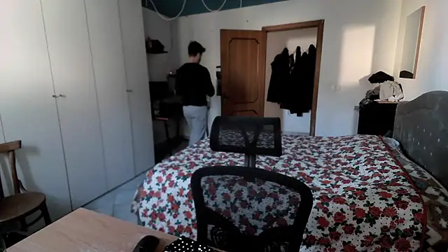 Snapshot of Alexox02 chatting on 4, 1, 2025 Alexox02 online show from 4, 1, 2025