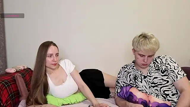 Emily and Ilumi online show from 31, 7, 2026