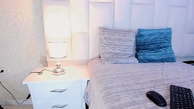 Snapshot of andrea_alvarz chatting on 16, 12, 2025 andrea alvarz online show from 16, 12, 2025