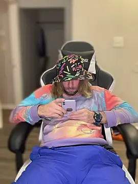 4kUsh2Fashion0 online show from 5, 1, 2025