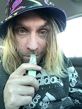 4kUsh2Fashion0 online show from 16, 1, 2025