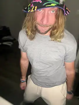 4kUsh2Fashion0 online show from 20, 1, 2025