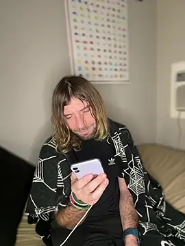 4kUsh2Fashion0 online show from 21, 1, 2025