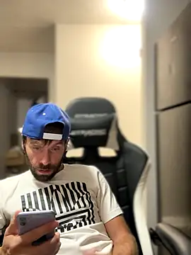 4kUsh2Fashion0 online show from 10, 10, 2025