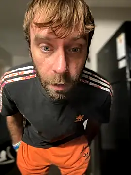 4kUsh2Fashion0 online show from 11, 10, 2025