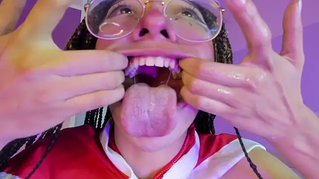 Snapshot of Cloe_Leee chatting on 28, 12, 2024 Cloe Leee online show from 28, 12, 2024