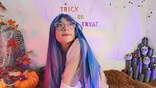 Snapshot of Cloe_Leee chatting on 19, 10, 2025 Cloe Leee online show from 19, 10, 2025