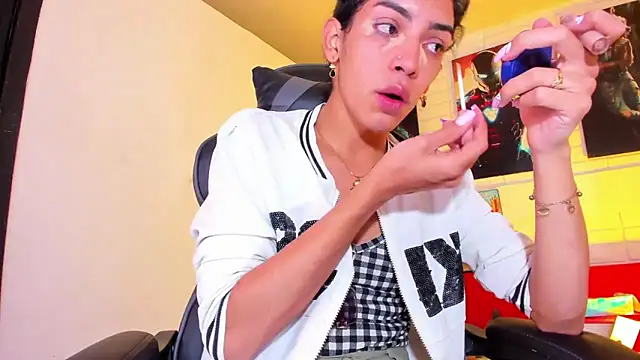 Alahia Rodriguez online show from 6, 3, 2025