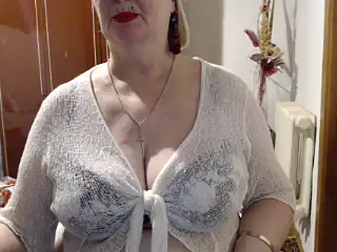 Snapshot of Secretfox chatting on 4, 2, 2025 Secretfox online show from 4, 2, 2025