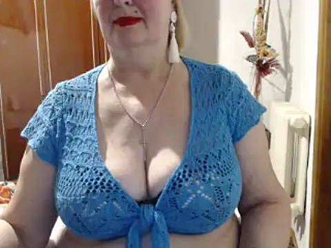 Snapshot of Secretfox chatting on 8, 2, 2025 Secretfox online show from 8, 2, 2025