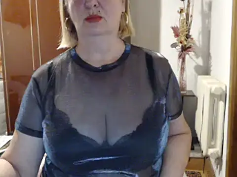 Snapshot of Secretfox chatting on 3, 10, 2025 Secretfox online show from 3, 10, 2025