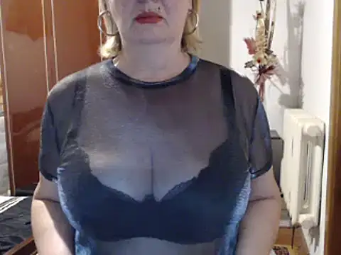 Snapshot of Secretfox chatting on 16, 10, 2025 Secretfox online show from 16, 10, 2025