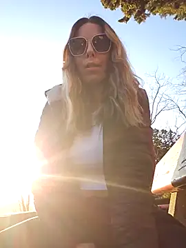 Mia Railey online show from 27, 2, 2025