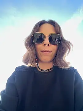 Mia Railey online show from 23, 2, 2026