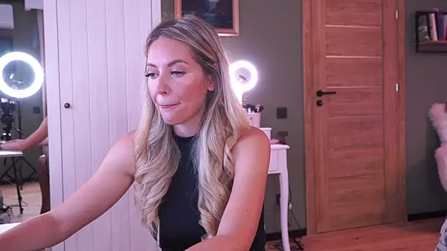 JoanneGG online show from 12, 7, 2026