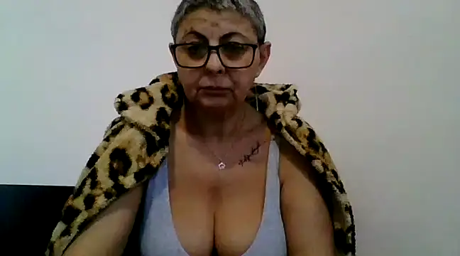 Snapshot of roseblak42 chatting on 4, 2, 2025 roseblak42 online show from 4, 2, 2025