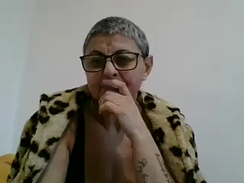 Snapshot of roseblak42 chatting on 10, 2, 2025 roseblak42 online show from 10, 2, 2025