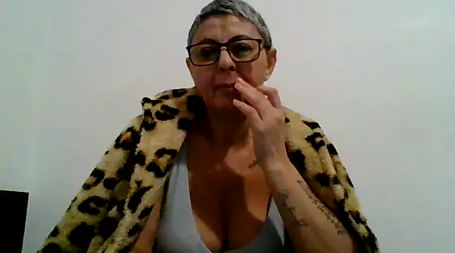 Snapshot of roseblak42 chatting on 15, 2, 2025 roseblak42 online show from 15, 2, 2025