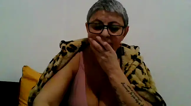 Snapshot of roseblak42 chatting on 21, 2, 2025 roseblak42 online show from 21, 2, 2025