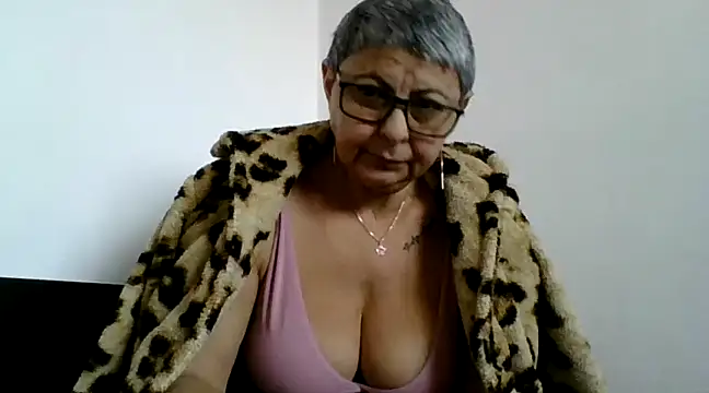 Snapshot of roseblak42 chatting on 26, 2, 2025 roseblak42 online show from 26, 2, 2025