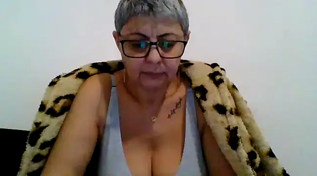 Snapshot of roseblak42 chatting on 1, 3, 2025 roseblak42 online show from 1, 3, 2025