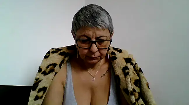 Snapshot of roseblak42 chatting on 2, 3, 2025 roseblak42 online show from 2, 3, 2025