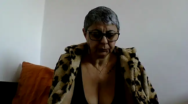 Snapshot of roseblak42 chatting on 5, 3, 2025 roseblak42 online show from 5, 3, 2025