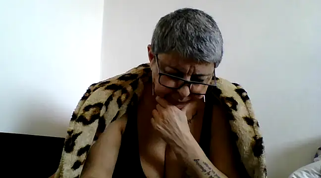 Snapshot of roseblak42 chatting on 7, 3, 2025 roseblak42 online show from 7, 3, 2025