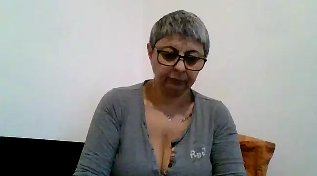 Snapshot of roseblak42 chatting on 7, 3, 2025 roseblak42 online show from 7, 3, 2025
