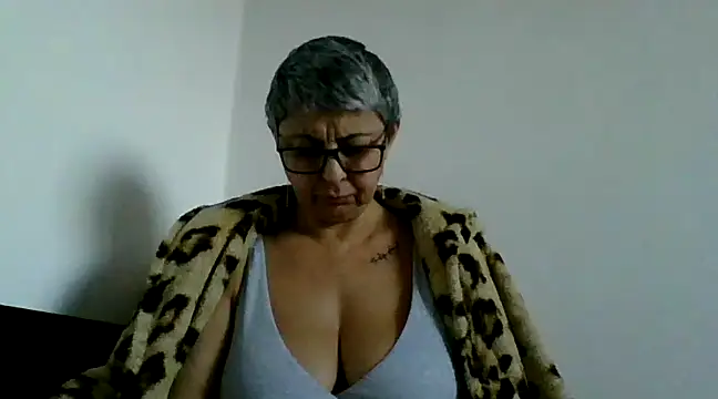 Snapshot of roseblak42 chatting on 9, 3, 2025 roseblak42 online show from 9, 3, 2025
