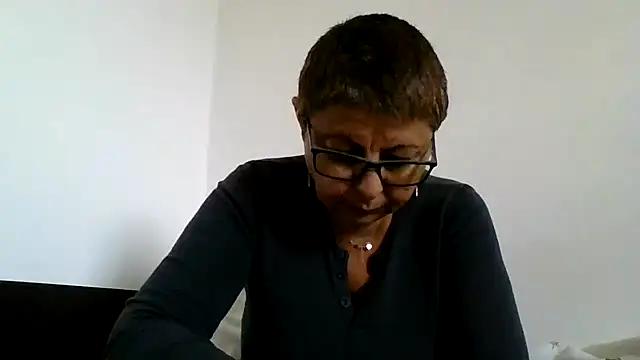 Snapshot of roseblak42 chatting on 1, 10, 2025 roseblak42 online show from 1, 10, 2025