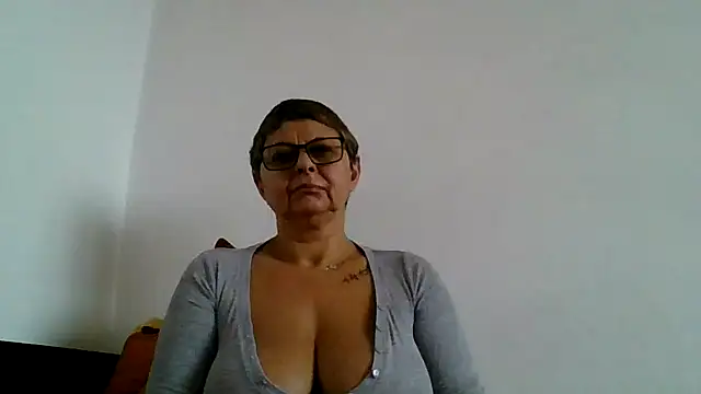 Snapshot of roseblak42 chatting on 24, 10, 2025 roseblak42 online show from 24, 10, 2025