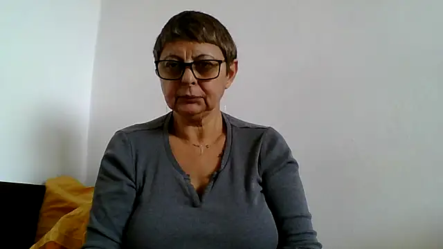 Snapshot of roseblak42 chatting on 26, 10, 2025 roseblak42 online show from 26, 10, 2025